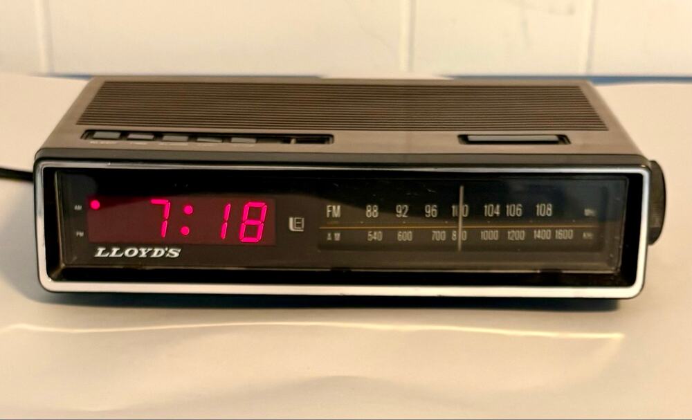 Vintage Lloyds Model J274A Clock Radio Simulated Wood Grain Plastic- clock only